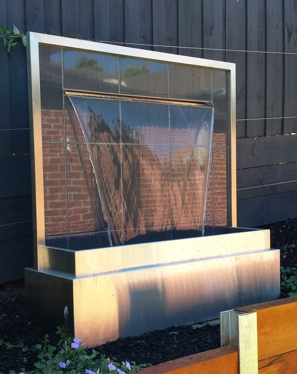 Modern Bahçe Şelalesi